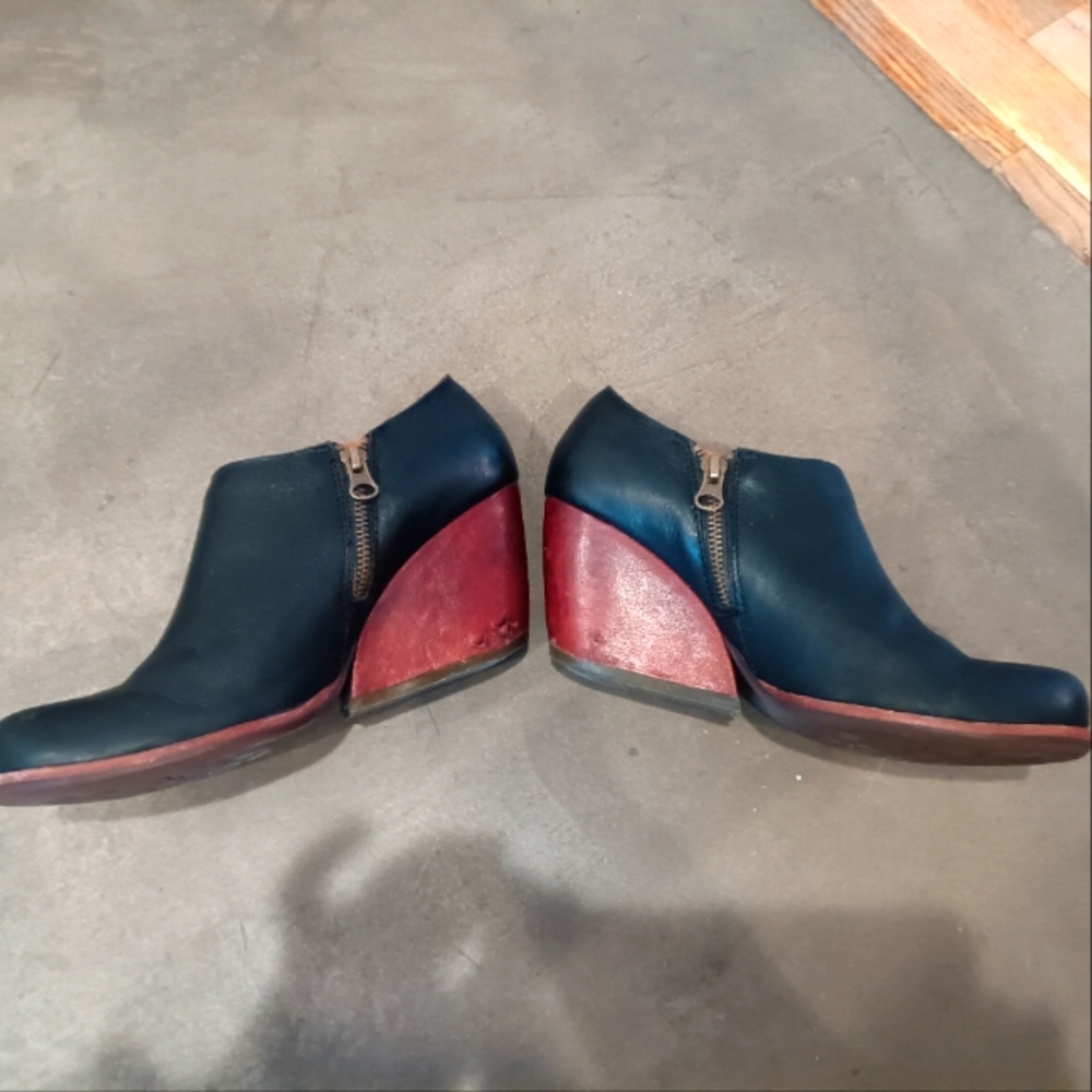 Kork-ease black with brown heel 8 1/2